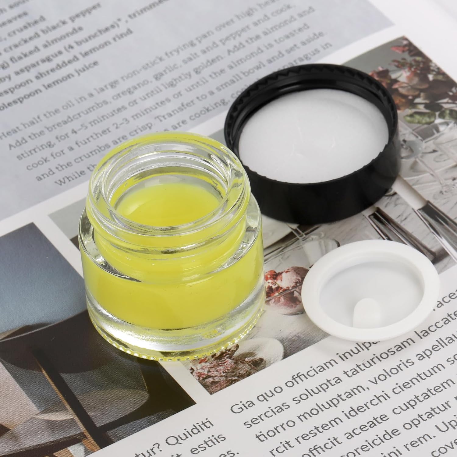 Coloch 70 Pack 10ml Mini Glass Sample Jar with Airtight Lid, 10 Gram Glass Cosmetics Jar Clear Round Lip Balm Container for Cosmetics, Lotion, Cream, Samples, Skincare, Travelling, Retail Store