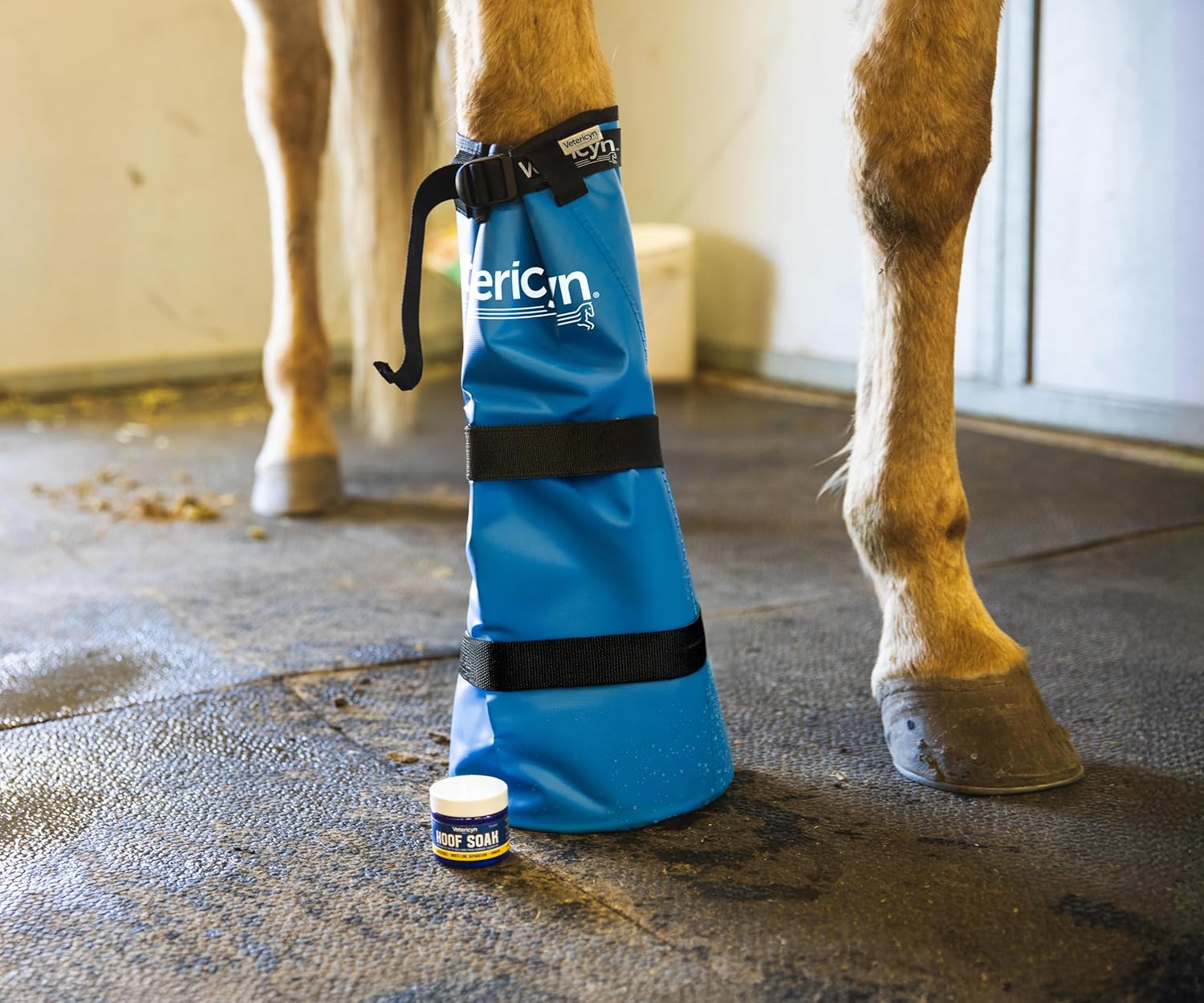 Vetericyn Mobility Hoof Soak 2 pk and Hoof Boot Bundle | Two Single Hoof Treatment Jars and Soaking Boot for Hooves with Sole and Frog Damage Caused by Abscesses, White Line Separation, and Thrush. 2
